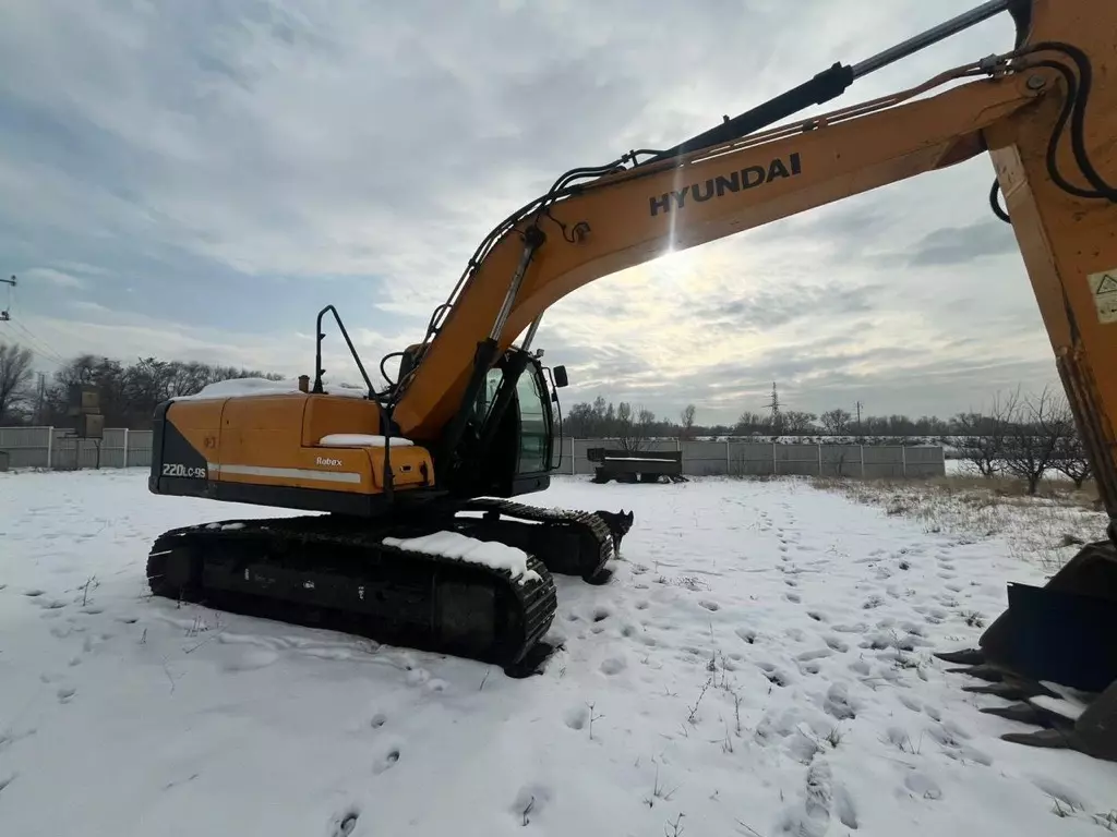 Hyundai R 220LC-9S, Гусеничные экскаваторы