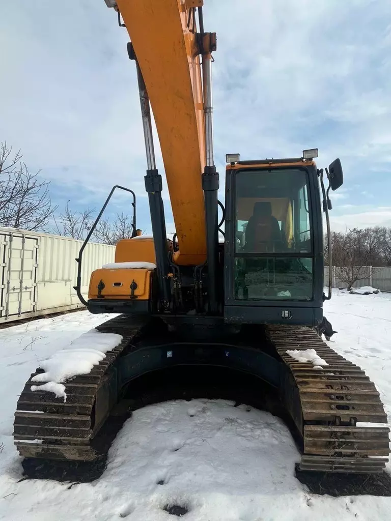 Hyundai R 220LC-9S, Гусеничные экскаваторы