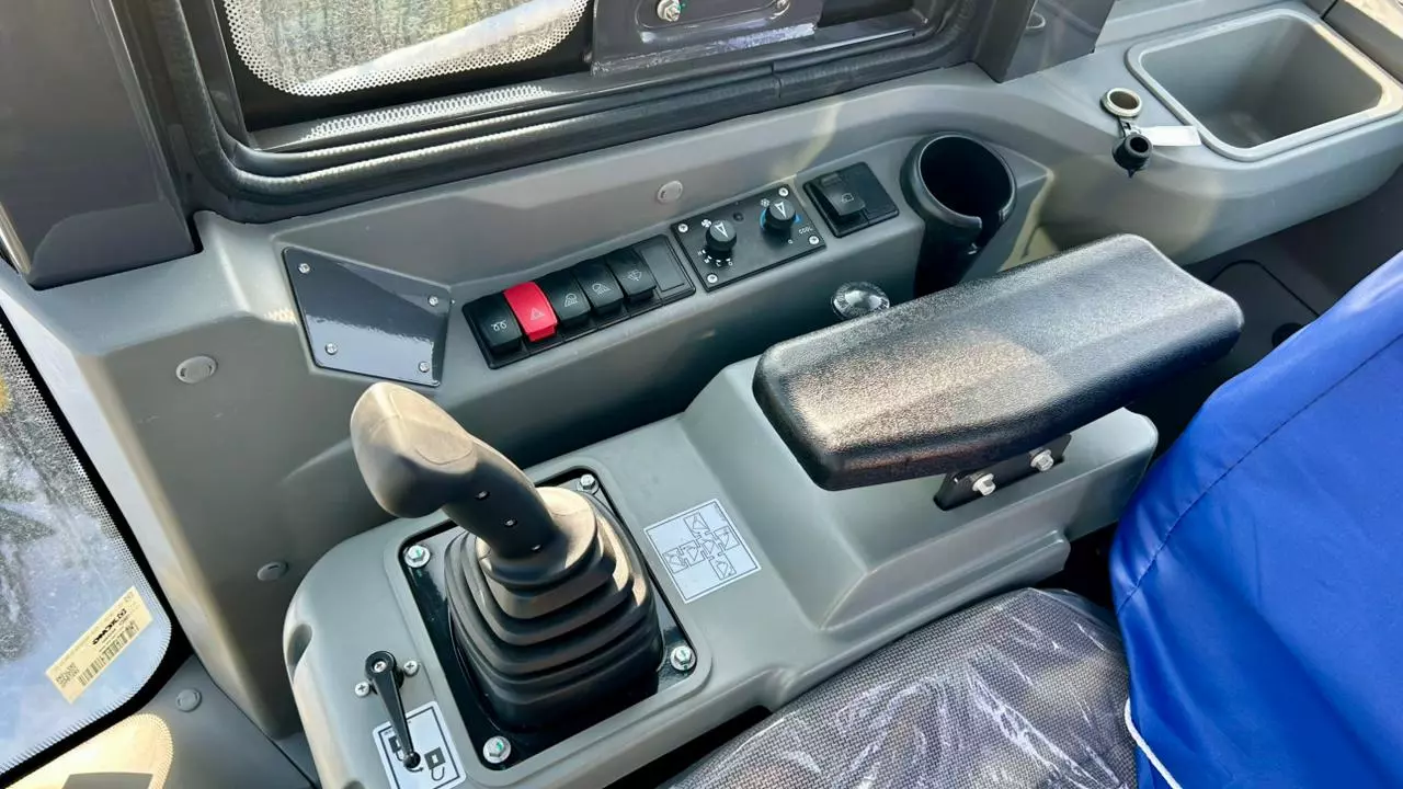 XCMG LW300FN-KN, Экскаваторы-погрузчики