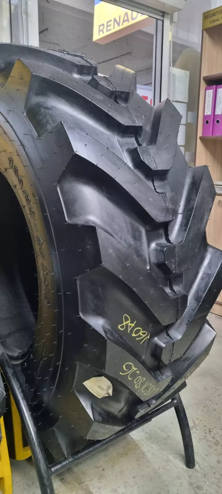 Шина пневматическая 440/80-28 (16.9-28) BKT CON STAR IND 156A8 TL