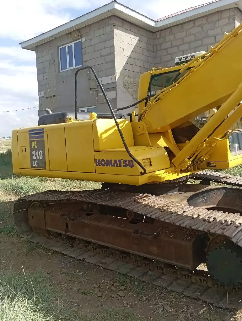 KOMATSU