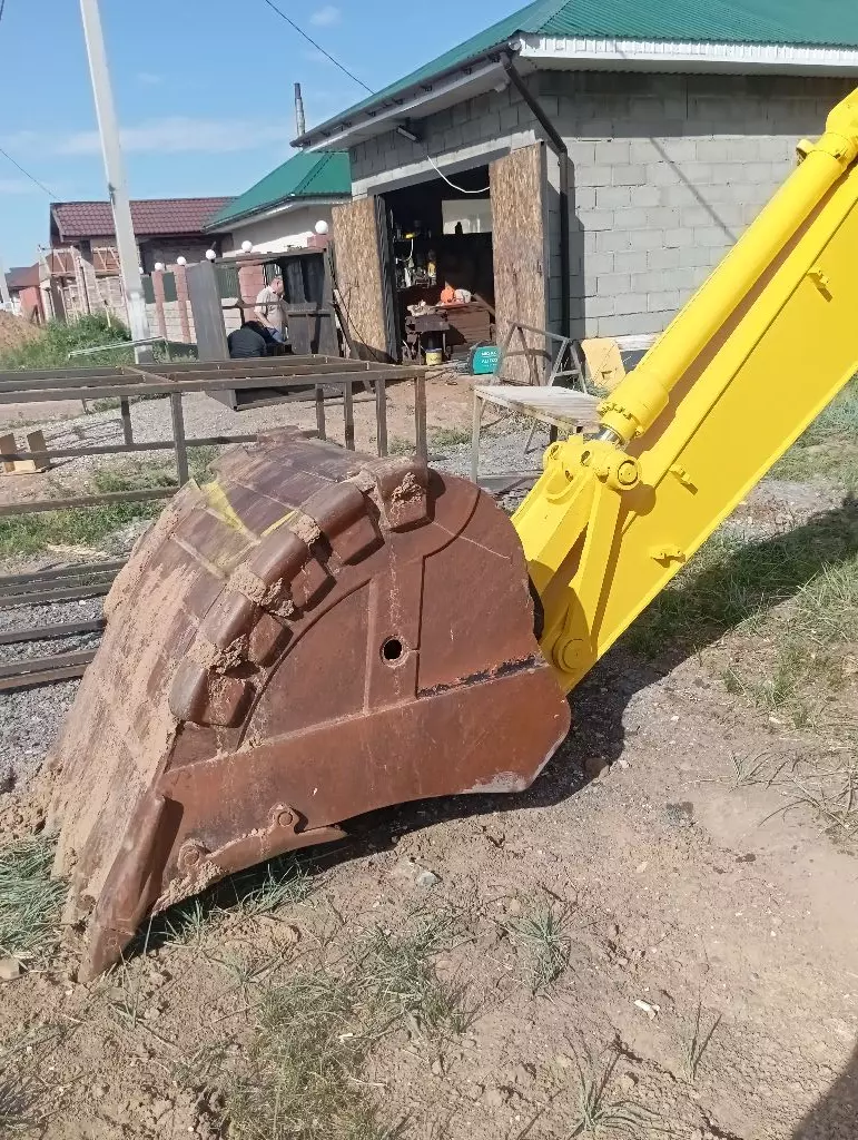 KOMATSU