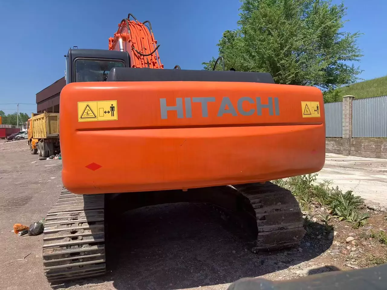 HITACHI
