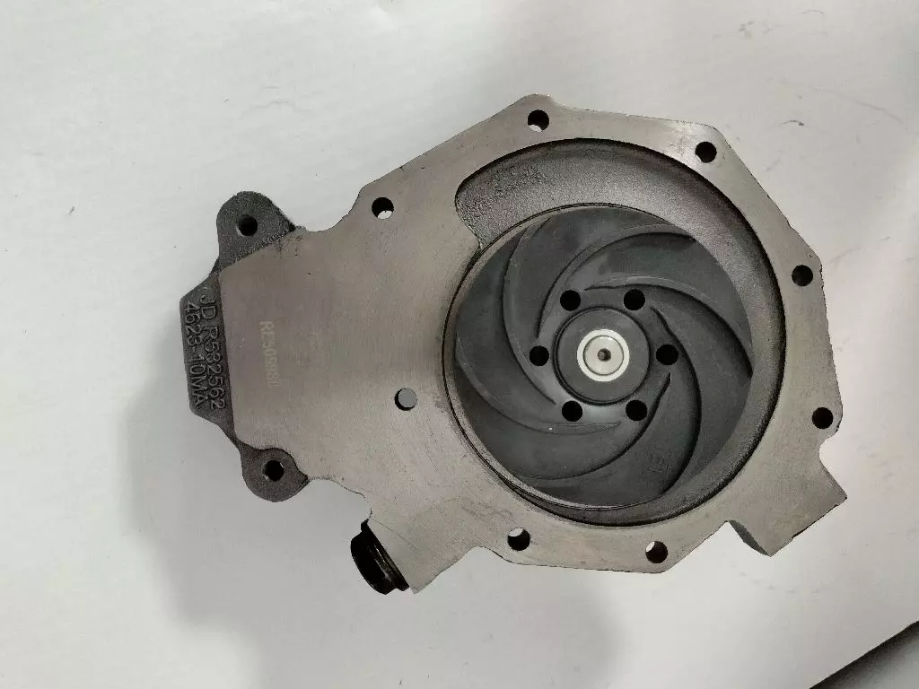 RE546906 Водяной насос John Deere RE505980