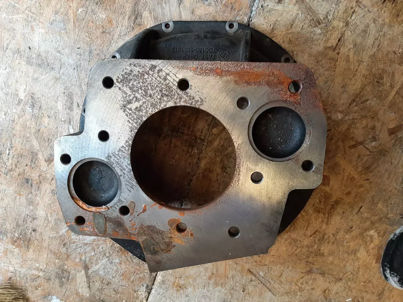 Кожух КПП 8DS260, 8DS240A MC11.44T30 MANовский на карьерный грузовой самосвал HOWO модель ZZ5707V3840CJ Код: MC11.44T30