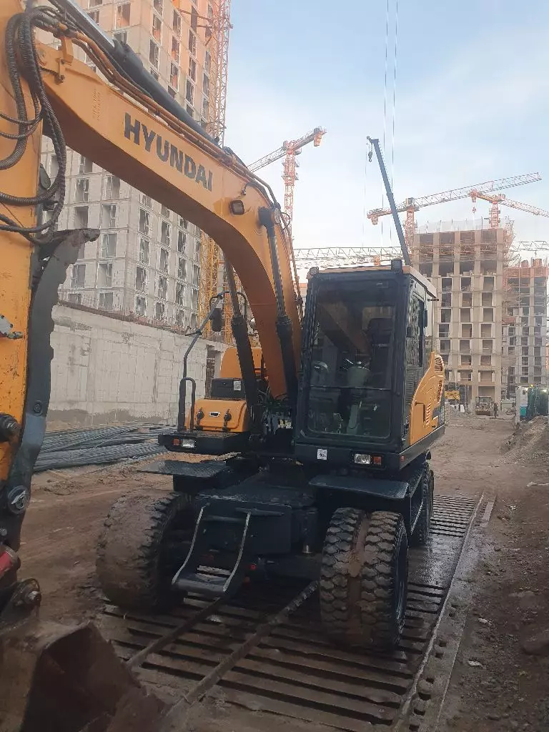 Гусеничные экскаваторы,Колесные экскаваторы,Экскаваторы-погрузчики