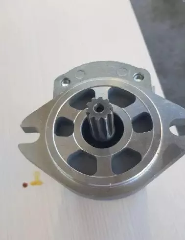 Редукторный насос Hitachi Pilot Pump 9218005