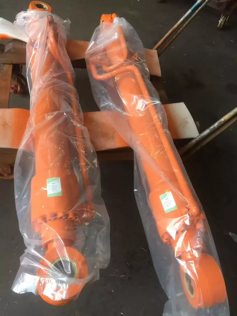 Гидроцилиндры в сборе на Hitachi ZX200 / ZX330