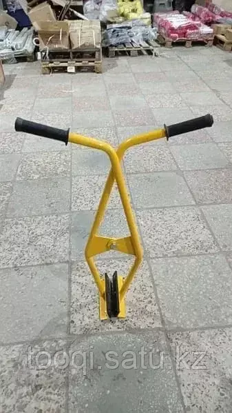 Захват для дорожного бордюра
