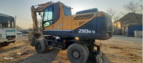 Hyundai R210W-9, Колесные экскаваторы