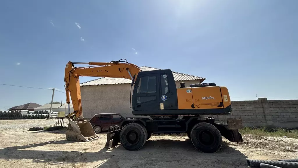 Hyundai R 210LC-7, Колесные экскаваторы