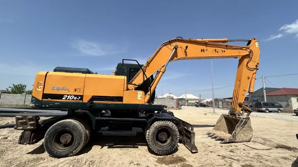 Hyundai R 210LC-7, Колесные экскаваторы