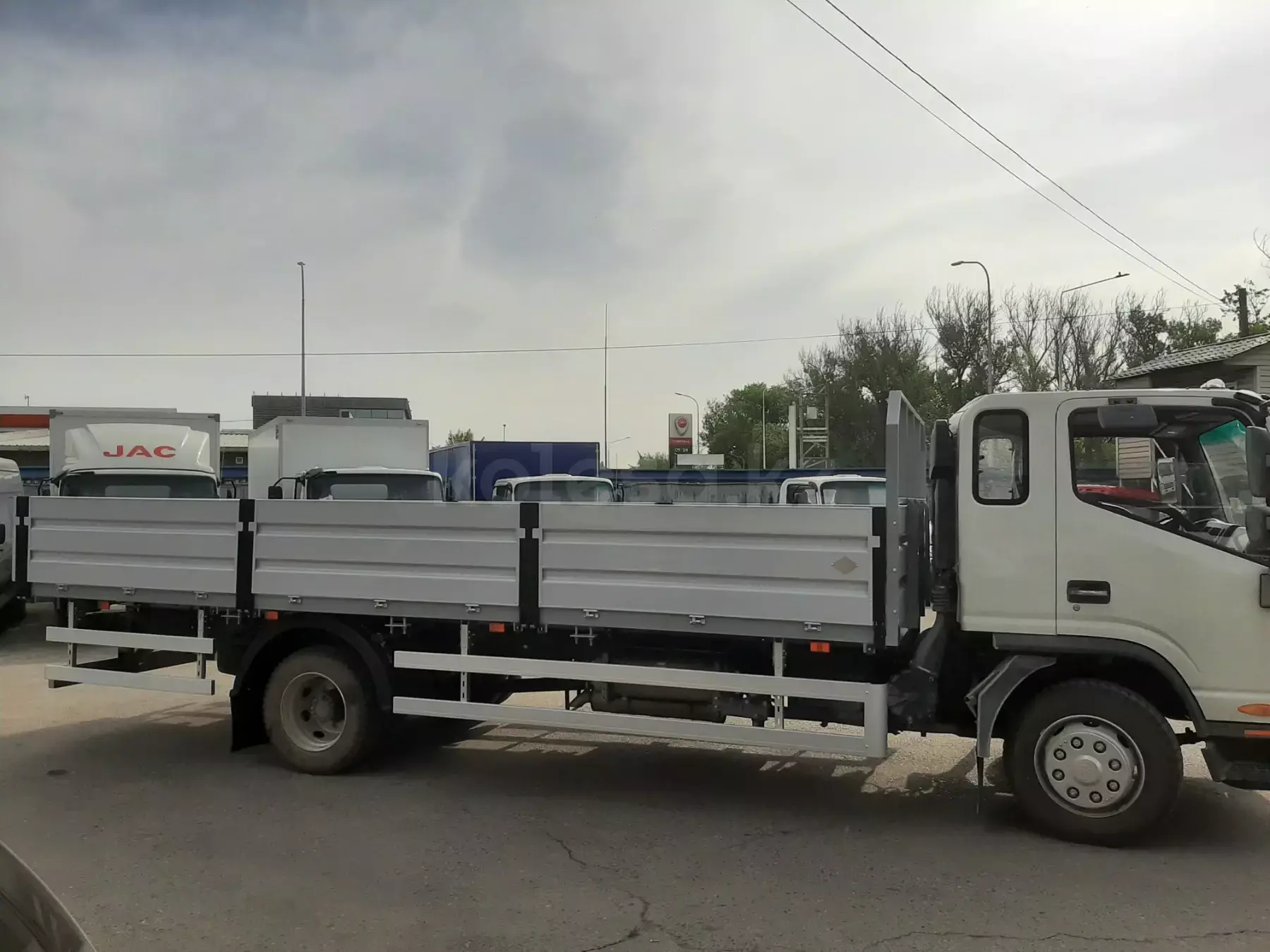 JAC N120