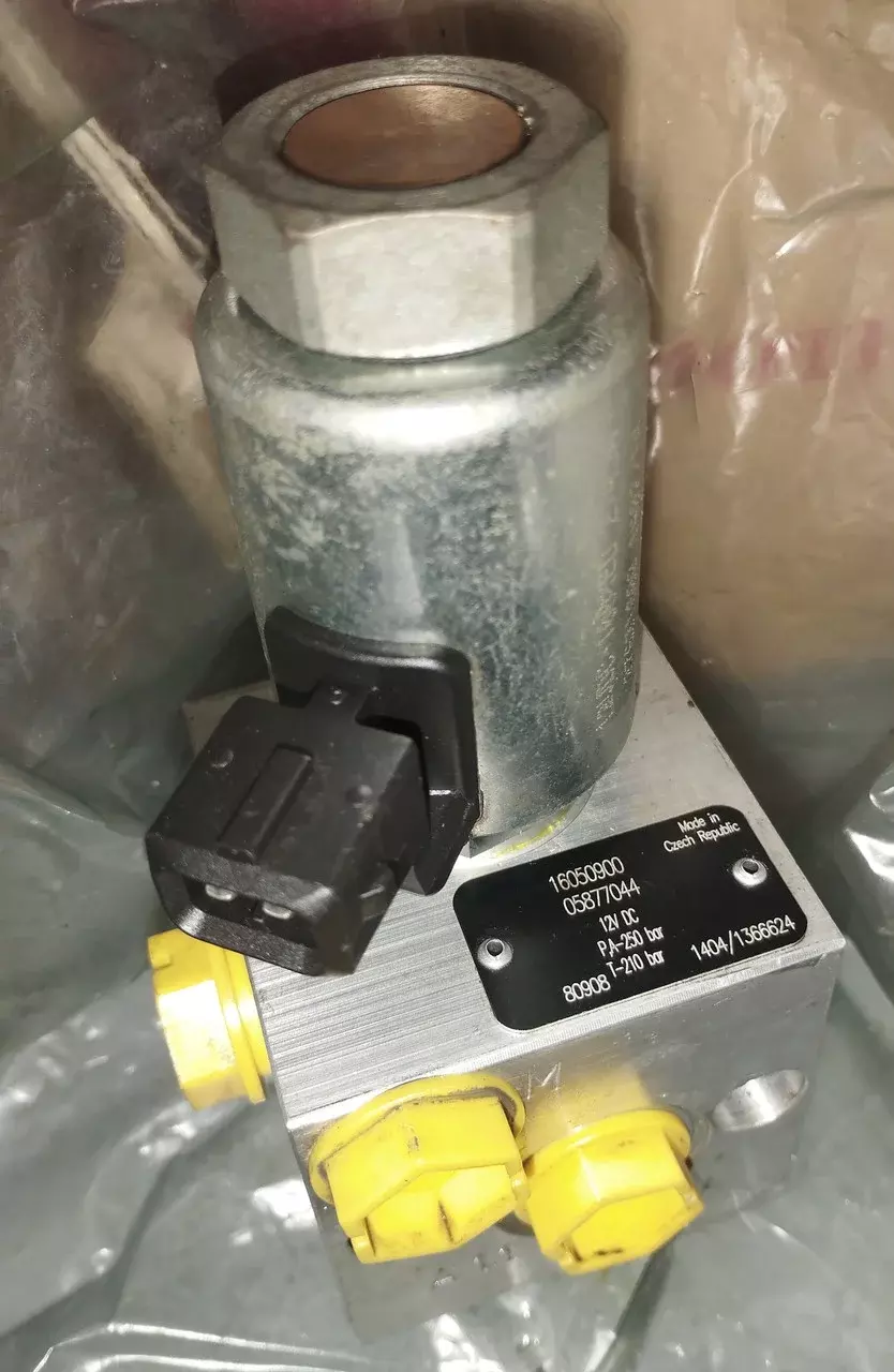 Клапан гидравлический Bomag 05877044