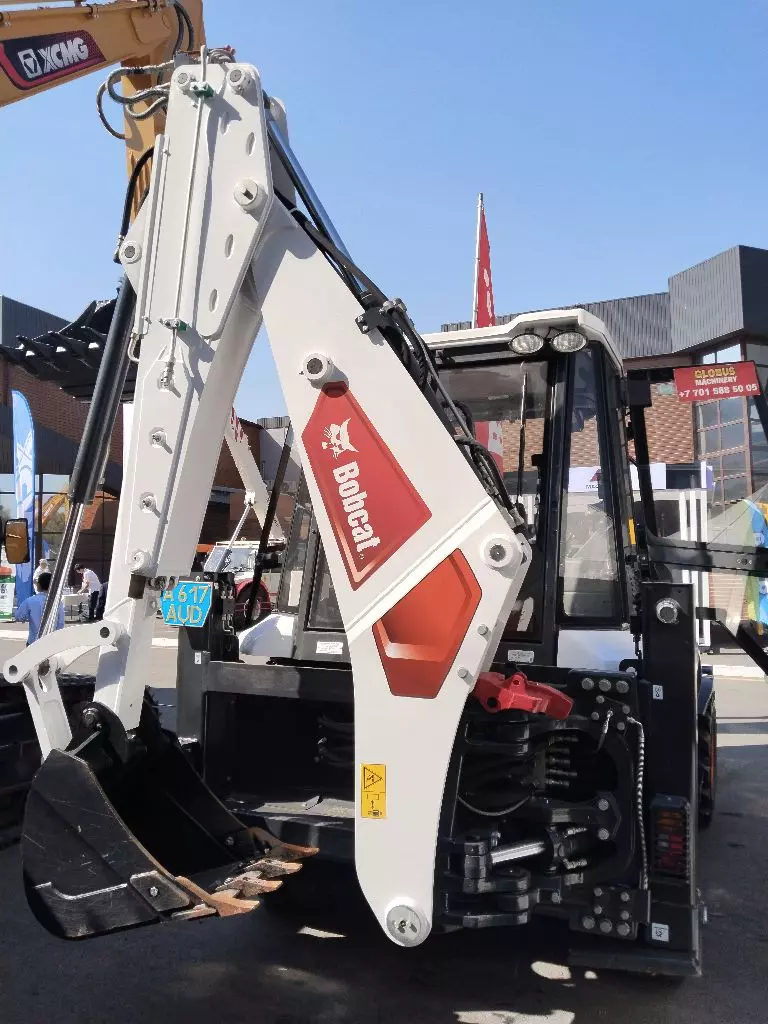 Bobcat B730, Экскаваторы-погрузчики