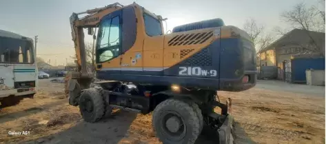 Hyundai R210W-9, Колесные экскаваторы