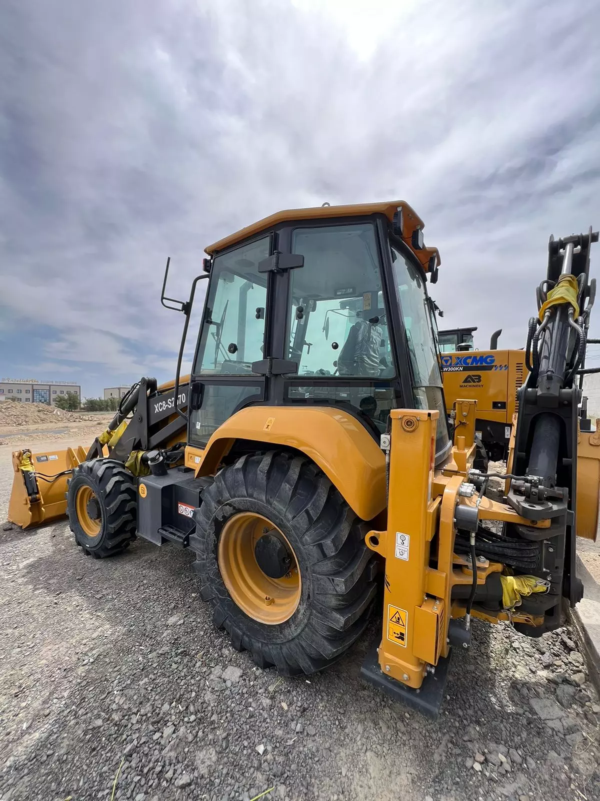 XCMG XC8-S2570, Экскаваторы-погрузчики