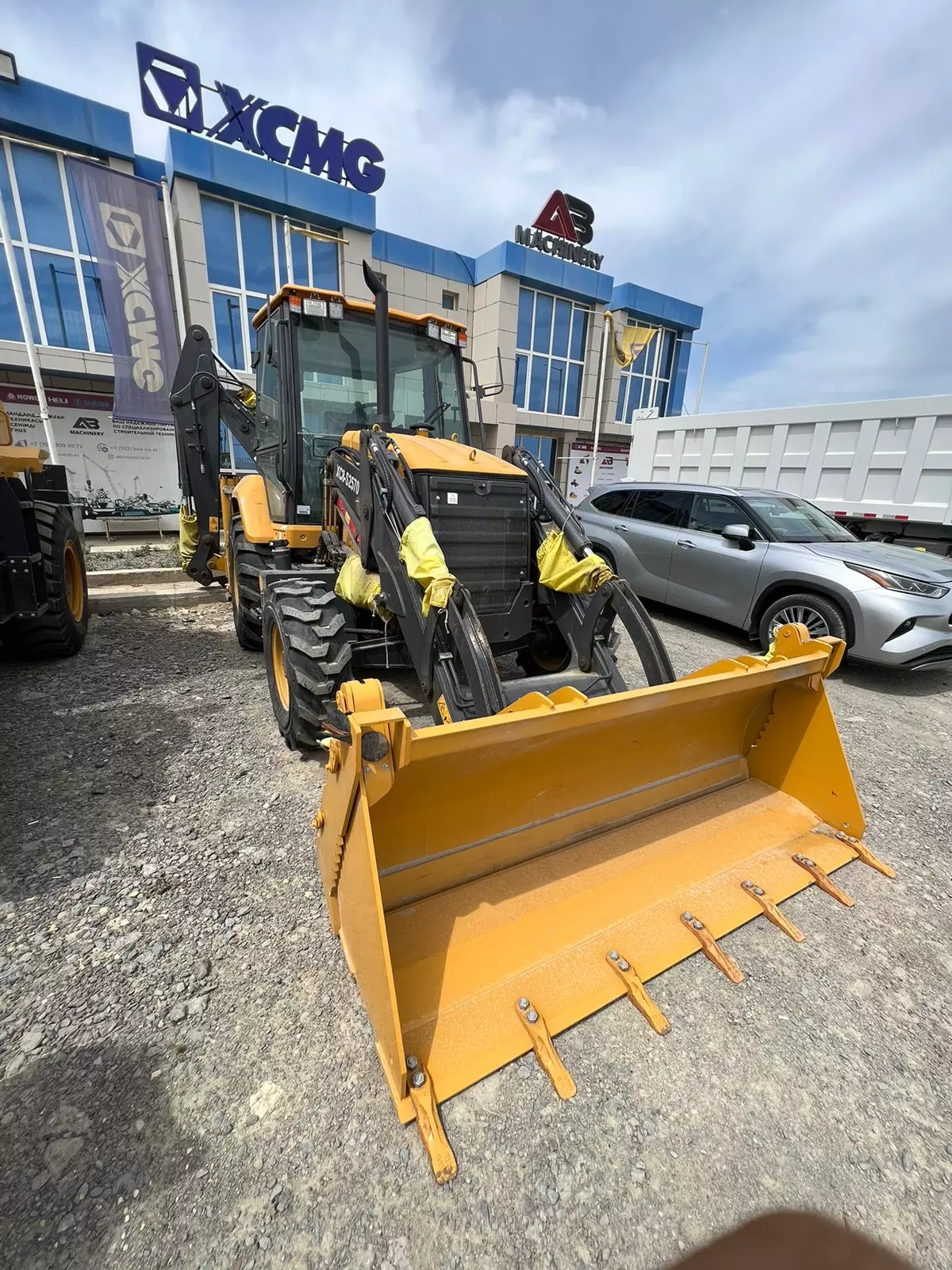 XCMG XC8-S2570, Экскаваторы-погрузчики