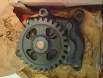 Насос масляный Hitachi 8943904143, 8943904141