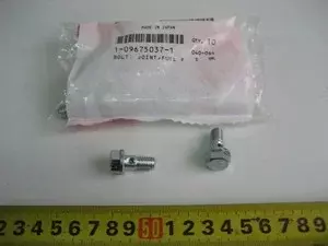 1096750371 Болт для двигателя ISUZU 6НК1