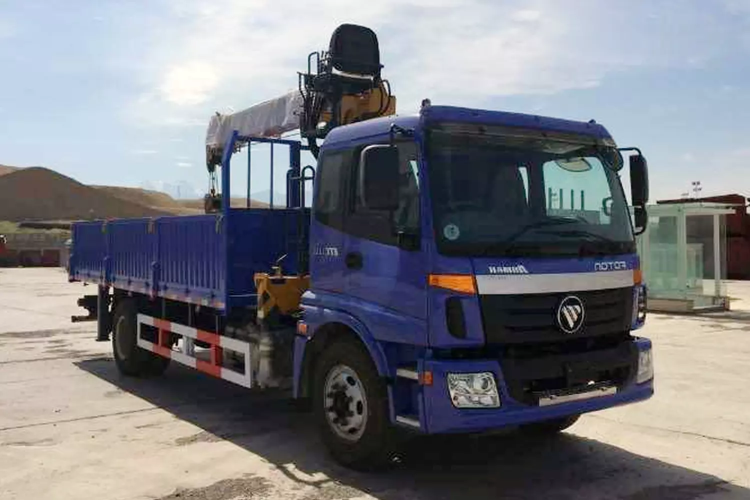 Foton BJ1186, Краны-манипуляторы