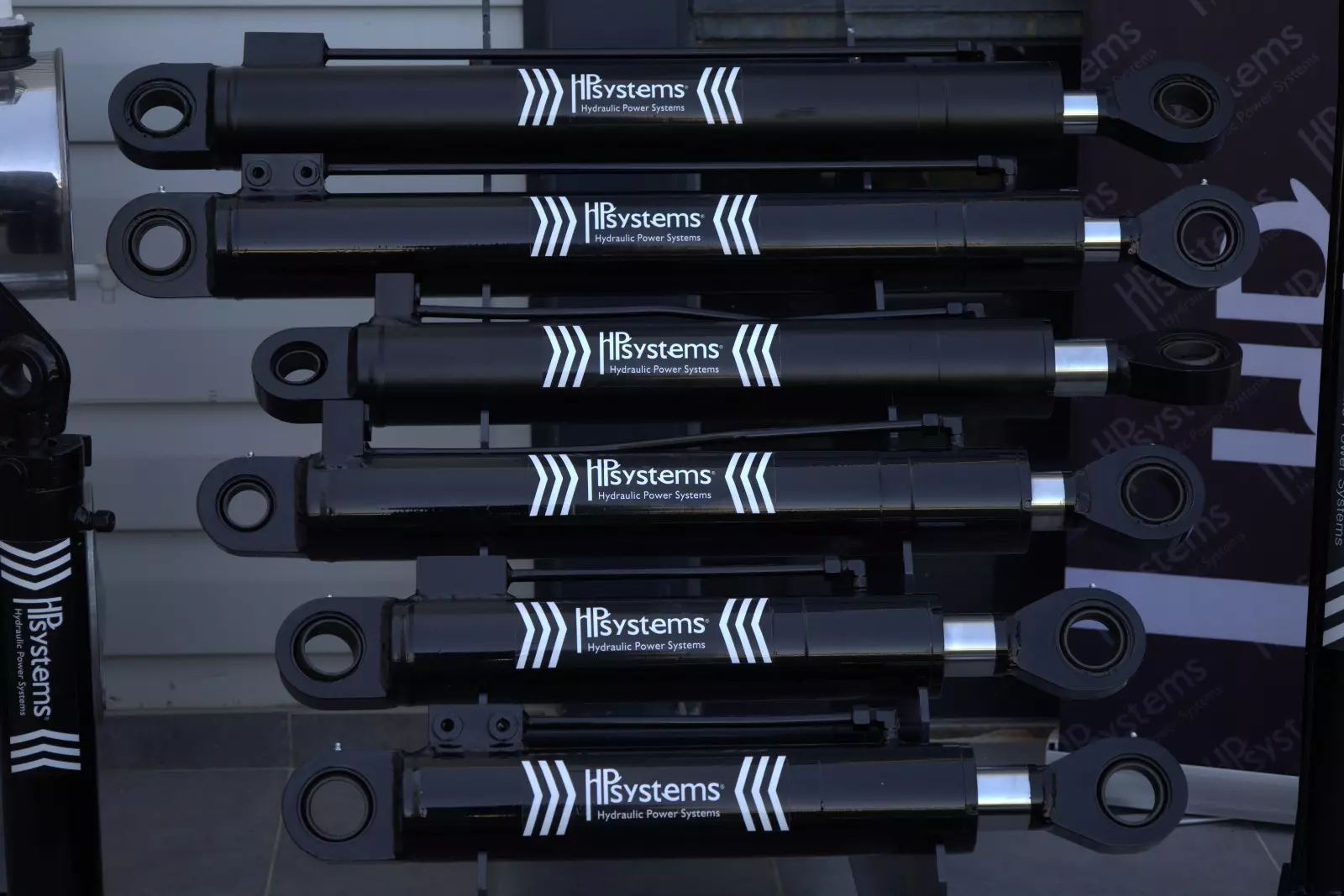 HPSYSTEMS HYDRAULIC POWER SYSTEMS специализируется на индивидуальном производстве высококачественных гидравлических и телескопических цилиндров.
