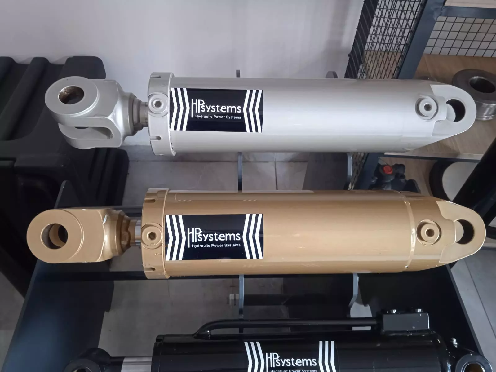 HPSYSTEMS HYDRAULIC POWER SYSTEMS специализируется на индивидуальном производстве высококачественных гидравлических и телескопических цилиндров.