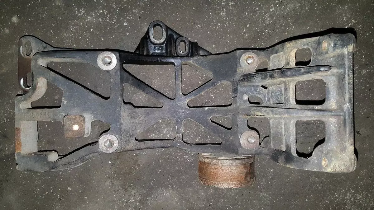 1136742821 Планка для двигателя ISUZU 6НК1