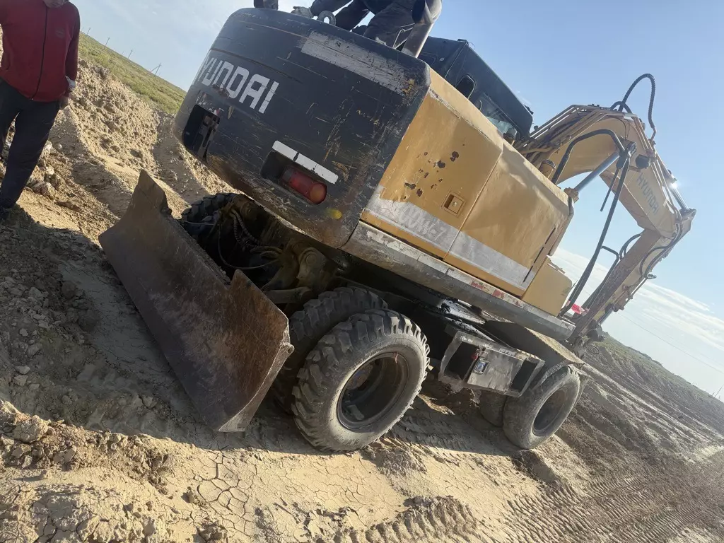 Hyundai R170W-7, Колесные экскаваторы