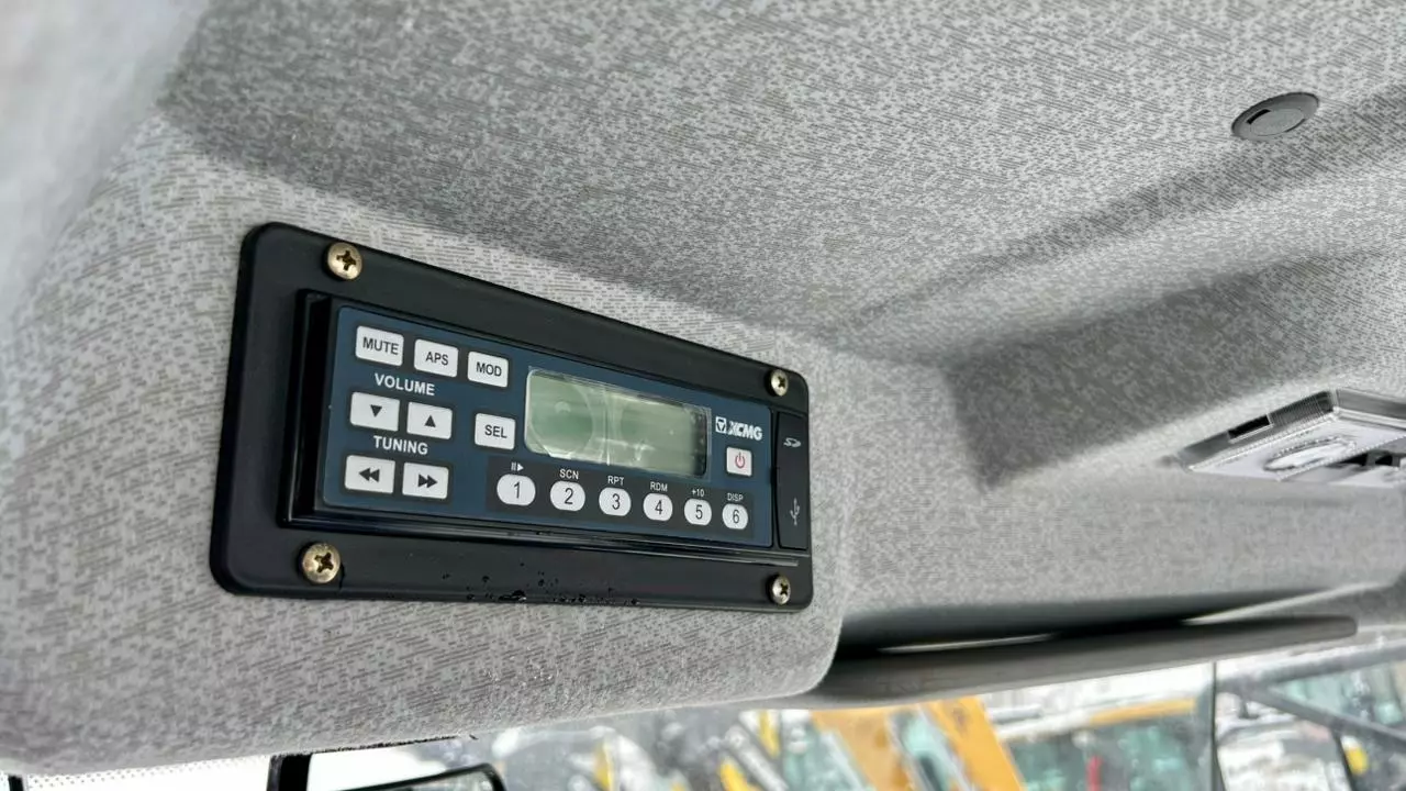 XCMG LW300FN, Экскаваторы-погрузчики