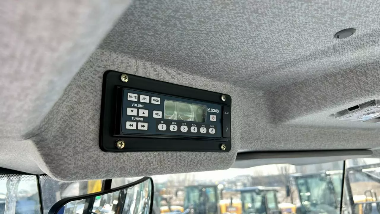 XCMG LW300KN, Экскаваторы-погрузчики