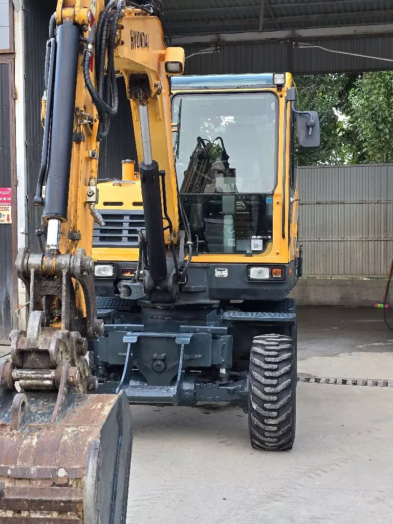 Hyundai R55, Колесные экскаваторы