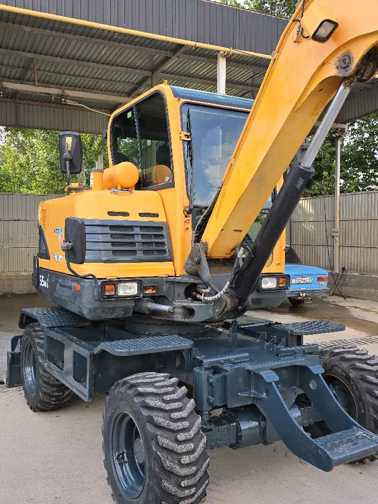 Hyundai R55, Колесные экскаваторы