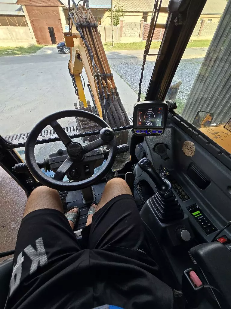 Hyundai R55, Колесные экскаваторы