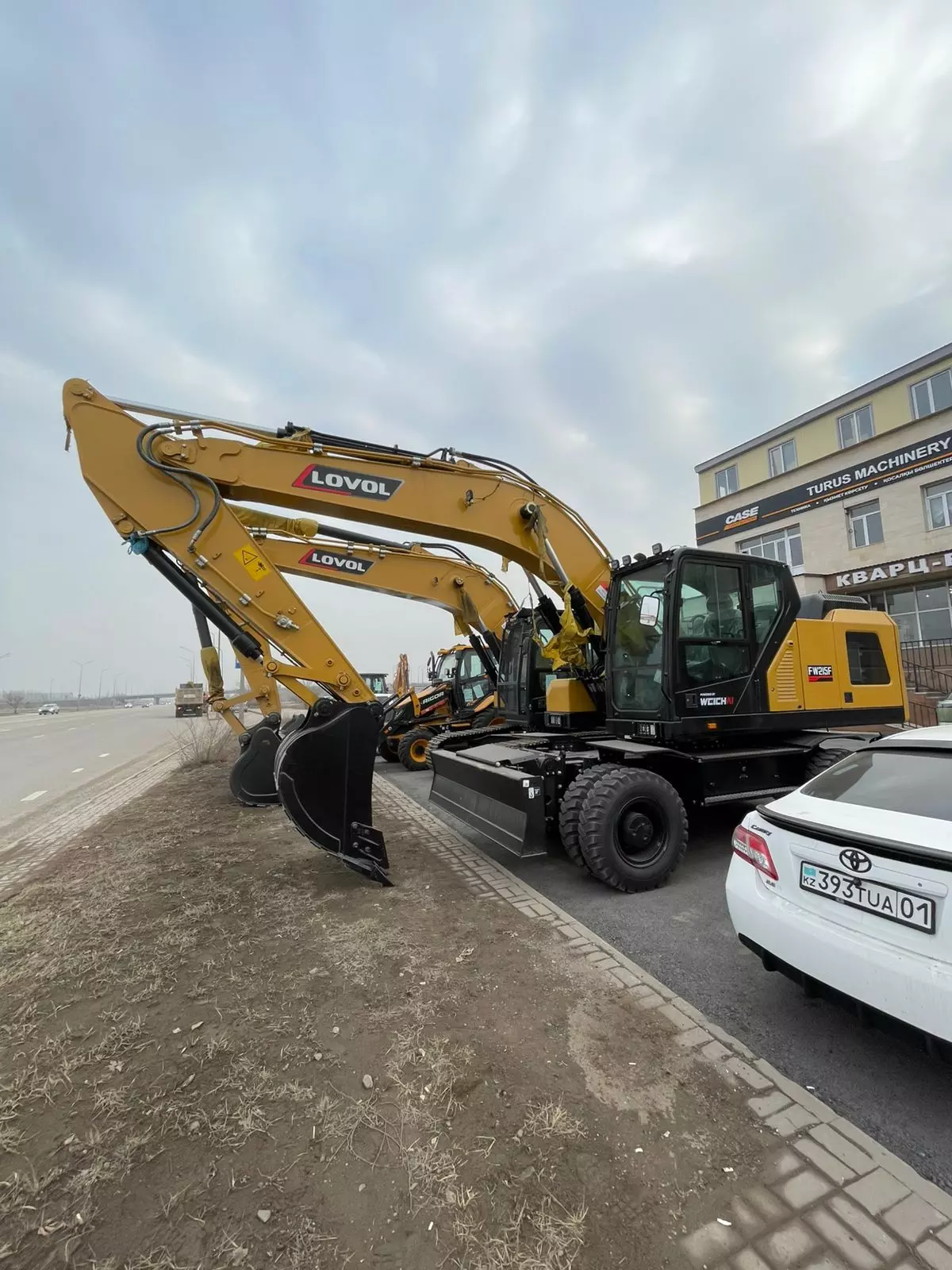 Lovol FW215F, Колесные экскаваторы