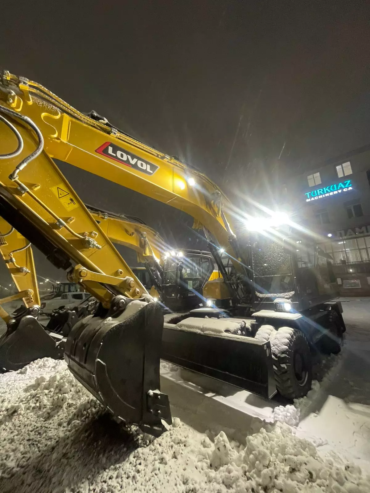 Lovol FW215F, Колесные экскаваторы