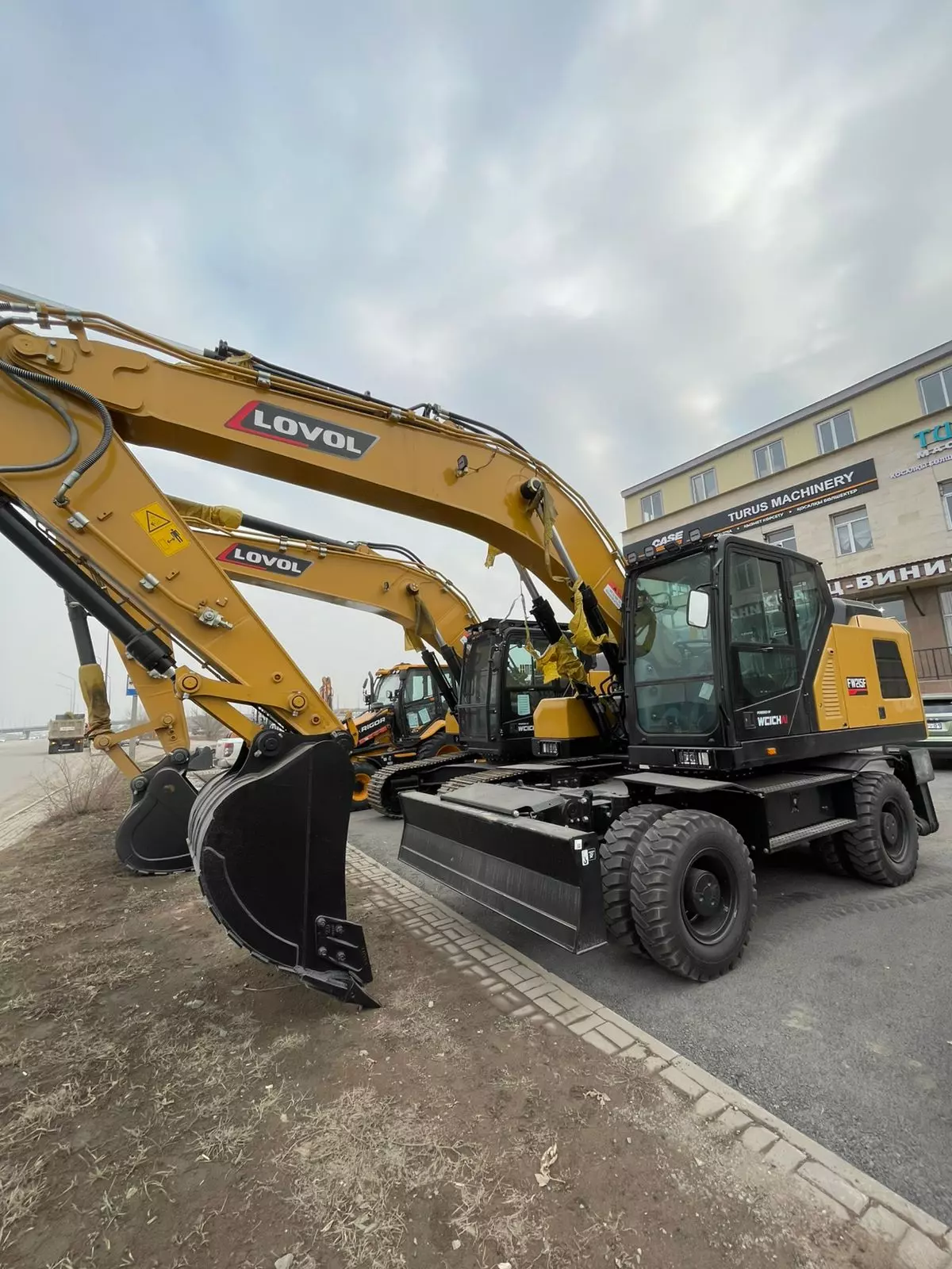 Lovol FW215F, Колесные экскаваторы