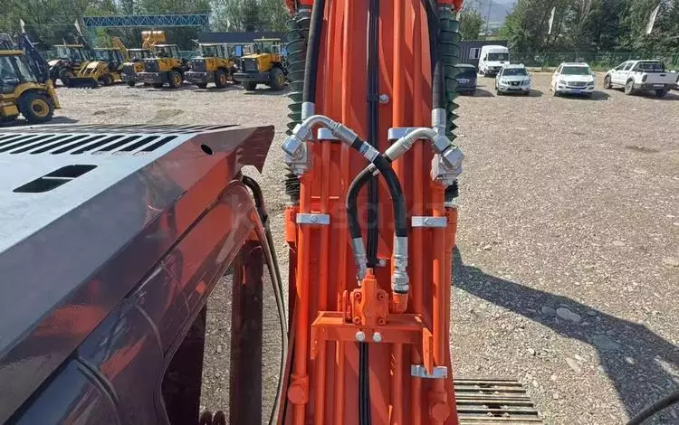 Hitachi ZX200, Гусеничные экскаваторы