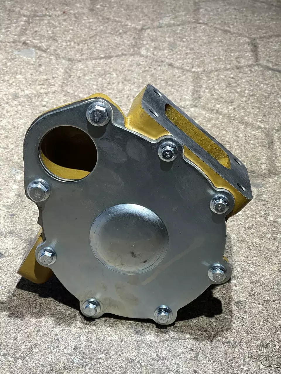 Водяная помпа на Экскаватор PC400