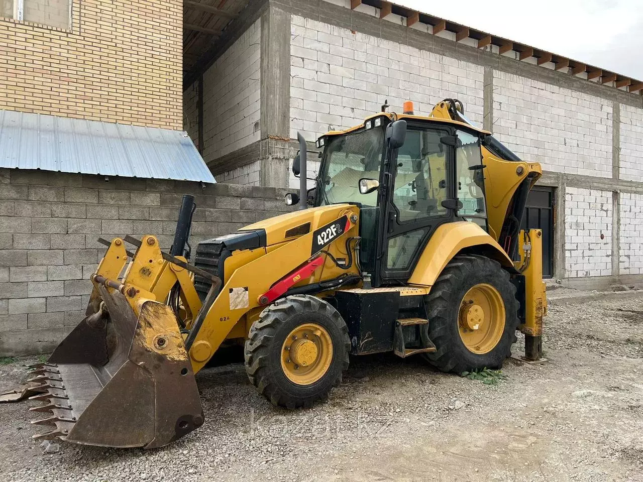 Caterpillar 422F2