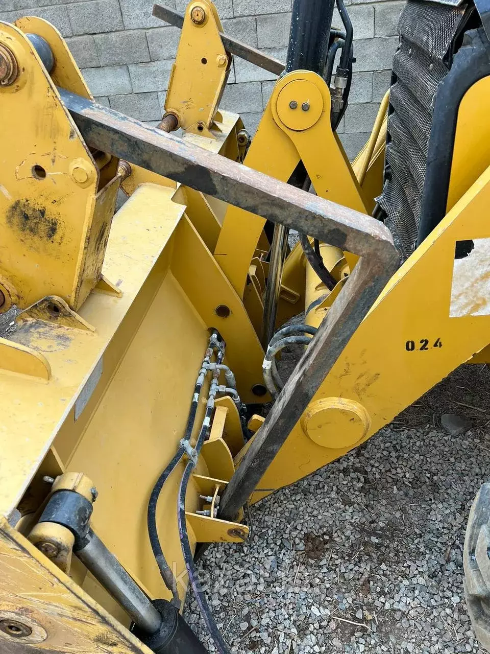 Caterpillar 422F2