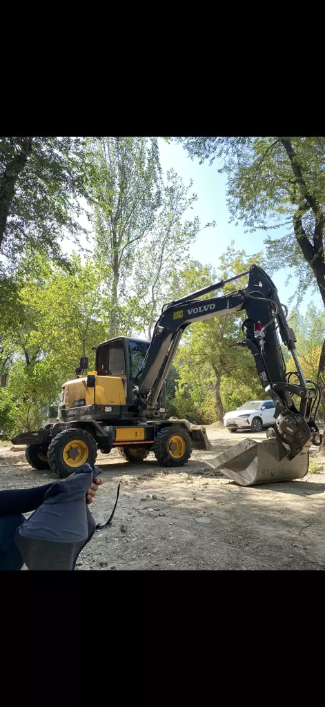 Volvo EW60E, Колесные экскаваторы