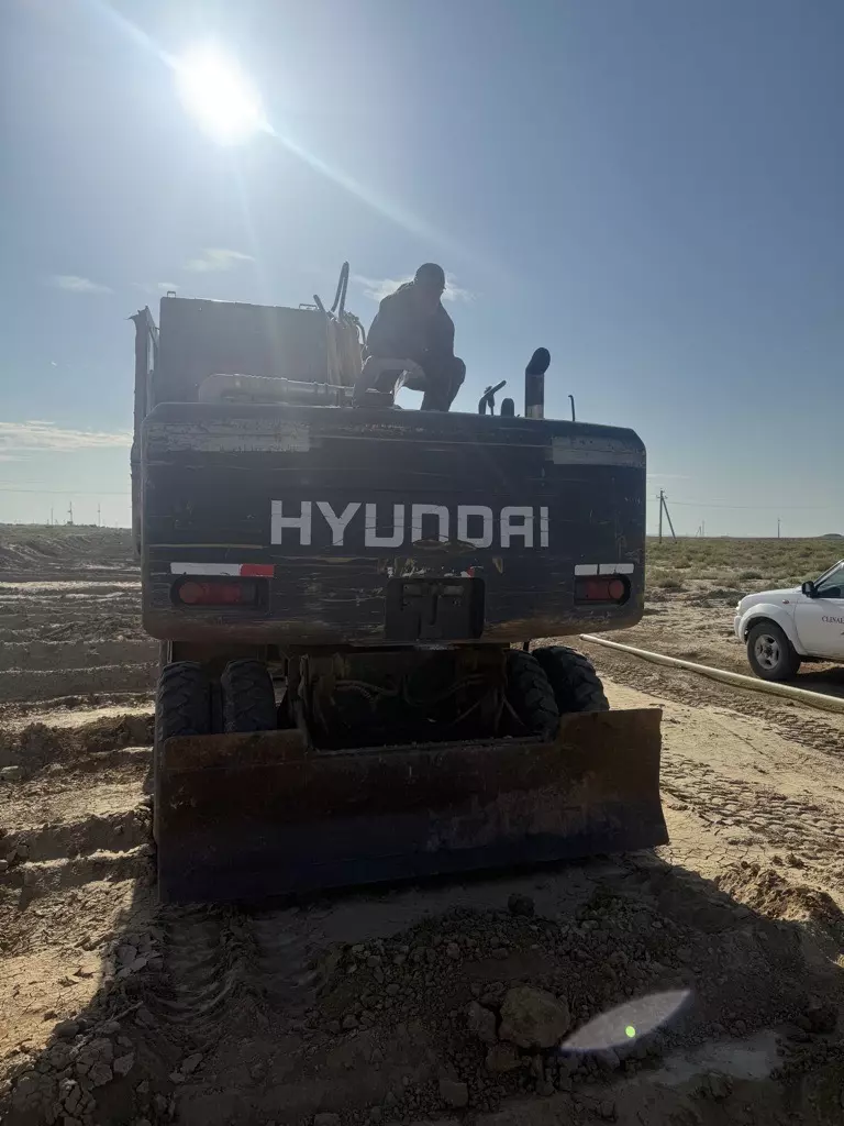 Hyundai R140W-9S, Колесные экскаваторы