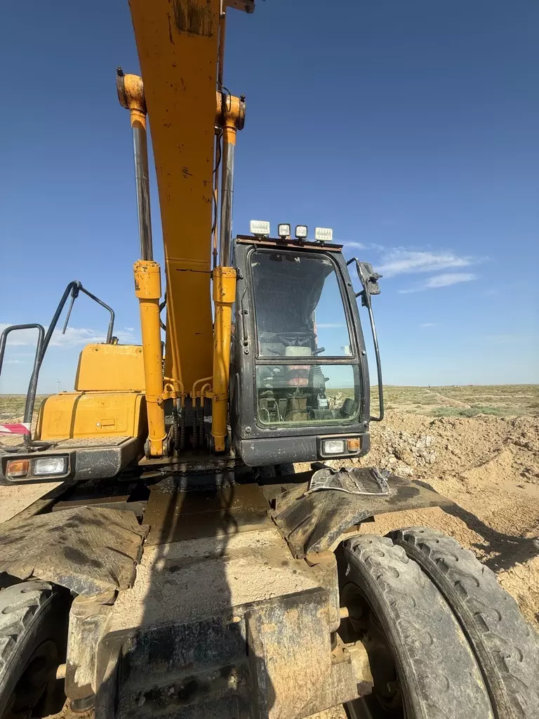 Hyundai R140W-9S, Колесные экскаваторы