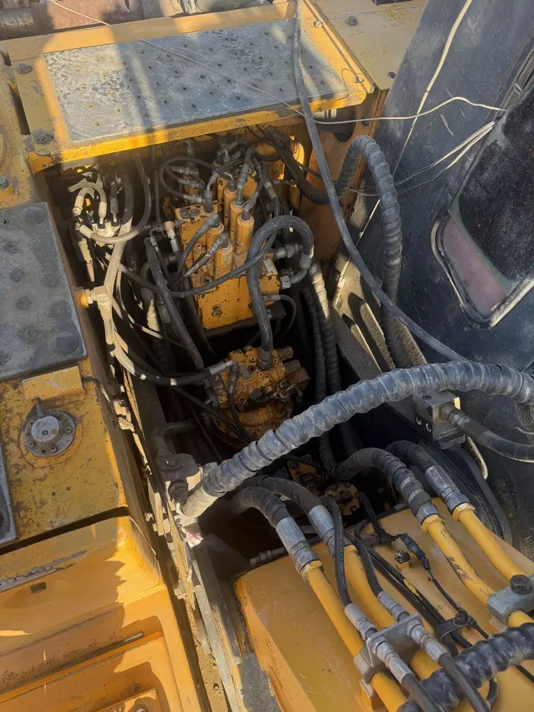 Hyundai R140W-9S, Колесные экскаваторы