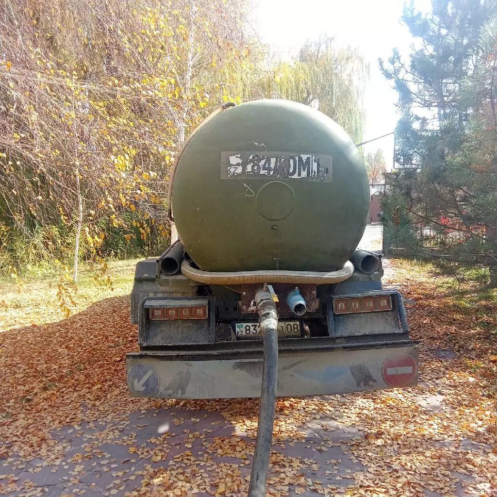 ЗИЛ-4334, Ассенизаторские машины