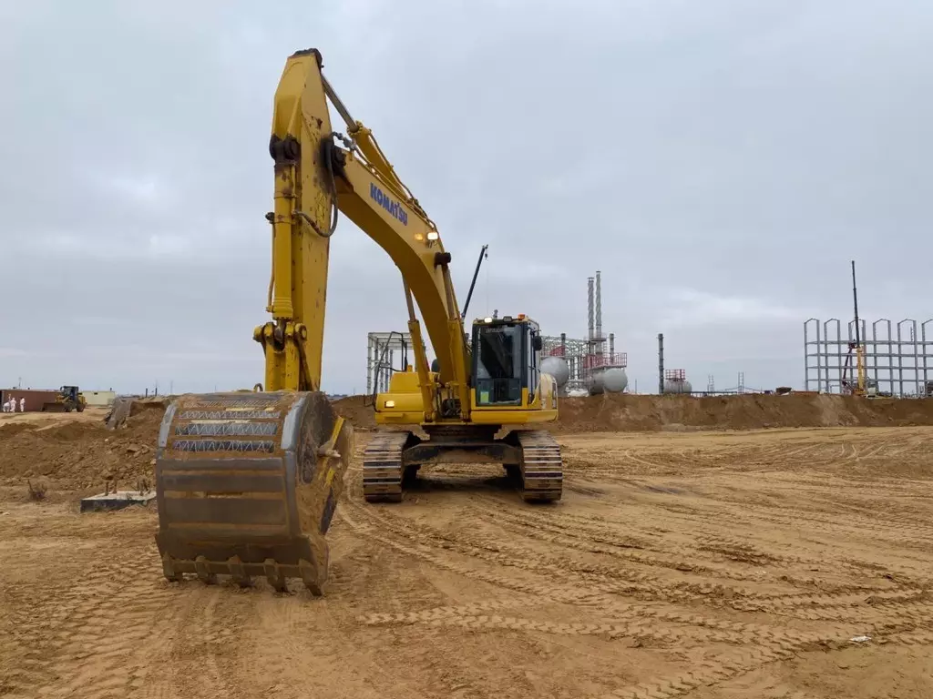 Komatsu PC300-8, Гусеничные экскаваторы