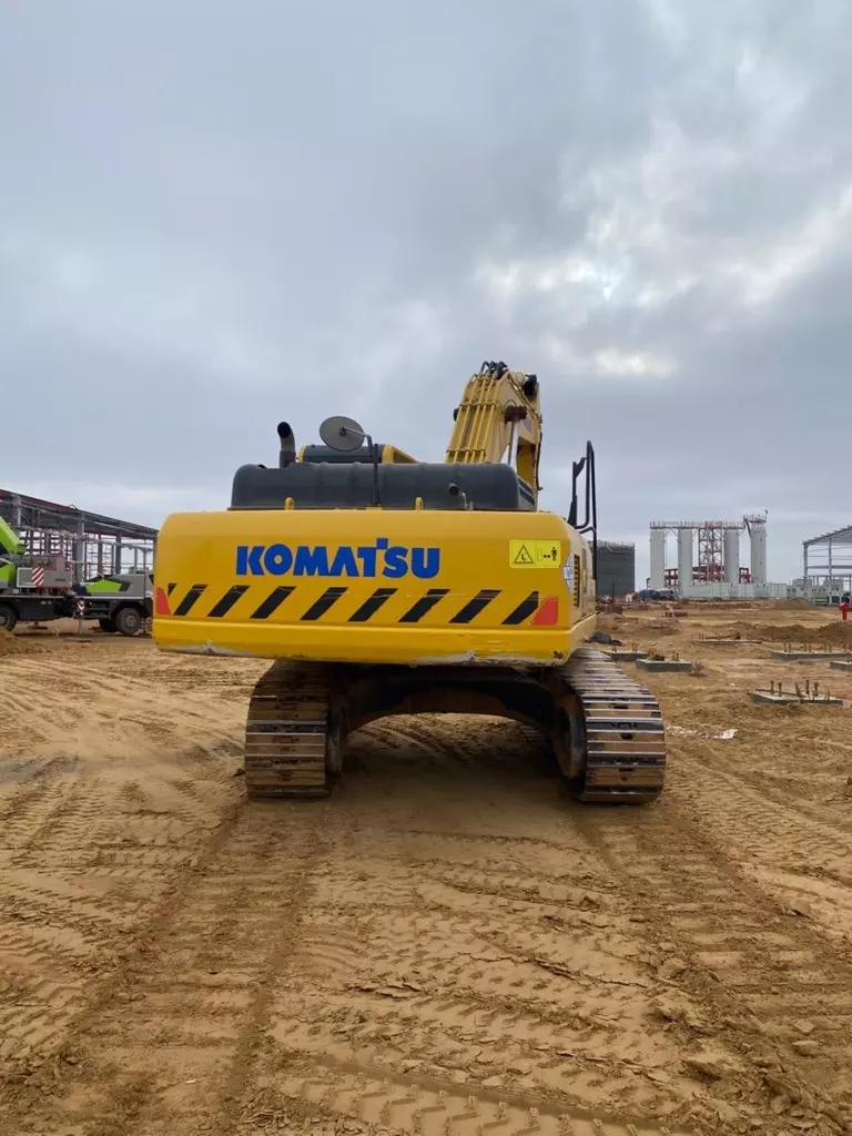 Komatsu PC300-8, Гусеничные экскаваторы