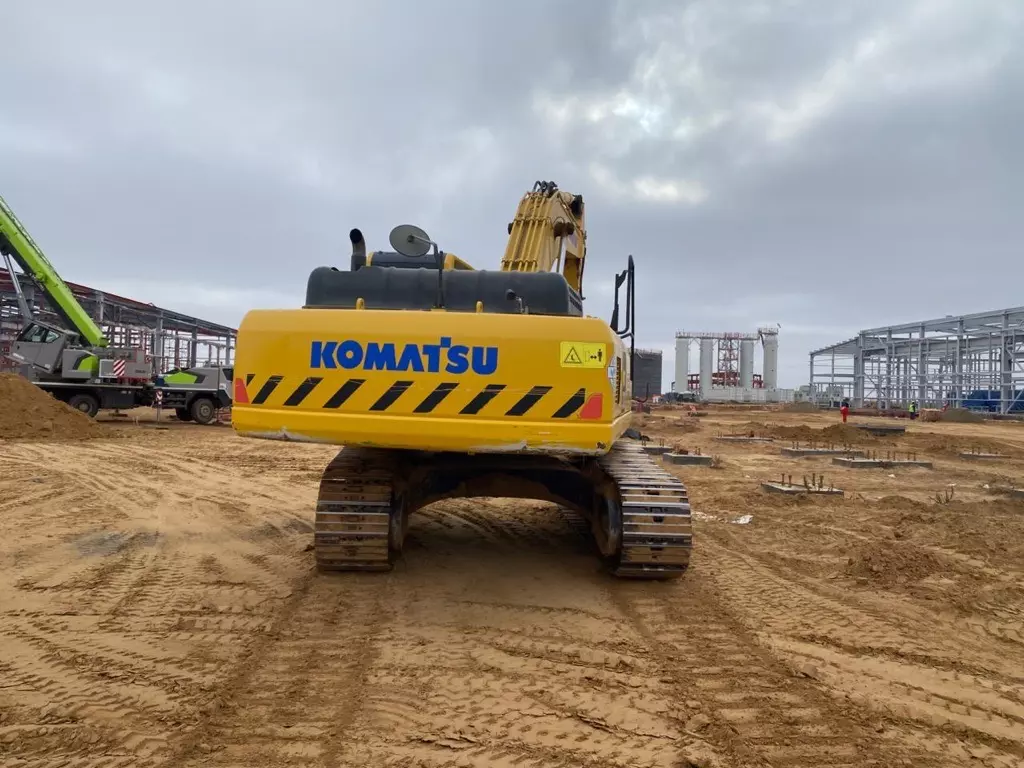 Komatsu PC300-8, Гусеничные экскаваторы
