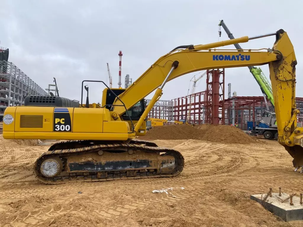 Komatsu PC300-8, Гусеничные экскаваторы